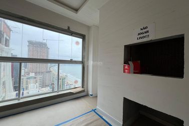 Apartamento &agrave; venda - 180m&sup2; - Meia Praia