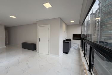 Apartamento &agrave; venda - 102m&sup2; - Meia Praia
