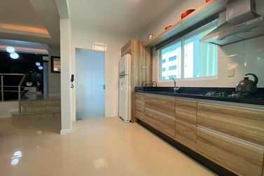 Apartamento &agrave; venda - 143m&sup2; - Meia Praia