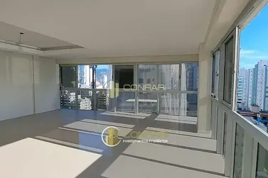 Apartamento &agrave; venda - 225m&sup2; - Meia Praia