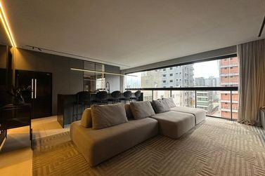 Apartamento &agrave; venda - 128m&sup2; - Meia Praia