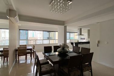 Apartamento para alugar - 130m&sup2; - Centro