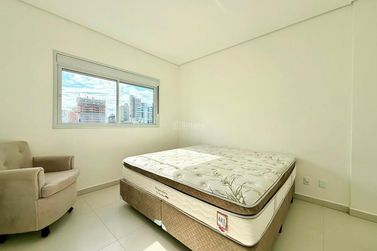 Apartamento &agrave; venda - 136m&sup2; - Meia Praia