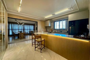 Apartamento &agrave; venda - 210m&sup2; - Centro