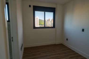 Apartamento &agrave; venda - 130m&sup2; - Meia Praia