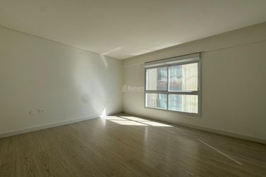 Apartamento &agrave; venda - 180m&sup2; - Meia Praia