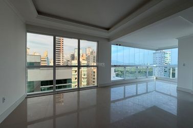 Apartamento &agrave; venda - 125m&sup2; - Meia Praia