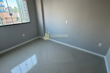 Apartamento &agrave; venda - 121m&sup2; - Meia Praia