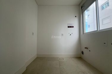 Apartamento &agrave; venda - 132m&sup2; - Meia Praia