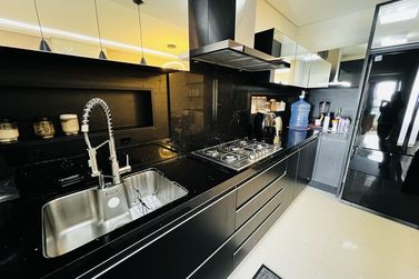 Apartamento &agrave; venda - 117m&sup2; - Meia Praia