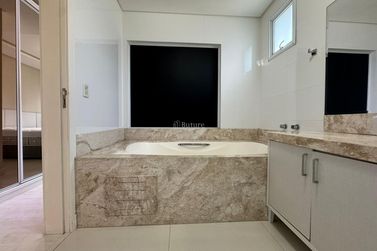 Apartamento &agrave; venda - 180m&sup2; - Meia Praia