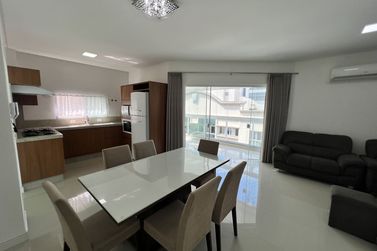 Apartamento &agrave; venda - 135m&sup2; - Meia Praia