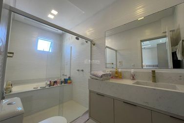 Apartamento &agrave; venda - 228m&sup2; - Meia Praia