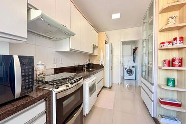 Apartamento &agrave; venda - 145m&sup2; - Meia Praia