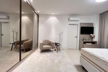 Apartamento &agrave; venda - 197m&sup2; - Meia Praia