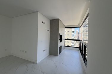 Apartamento &agrave; venda - 129m&sup2; - Meia Praia