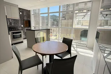 Apartamento &agrave; venda - 140m&sup2; - Meia Praia