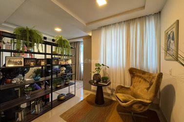 Apartamento &agrave; venda - 155m&sup2; - Meia Praia