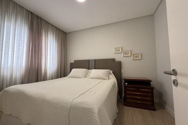 Apartamento &agrave; venda - 98000m&sup2; - Meia Praia