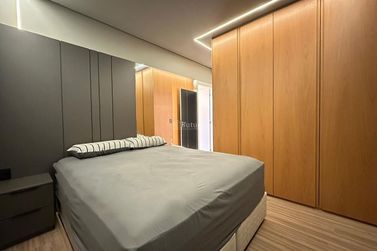 Apartamento &agrave; venda - 128m&sup2; - Meia Praia