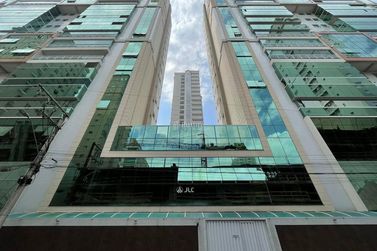 Apartamento &agrave; venda - 228m&sup2; - Meia Praia