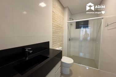 Apartamento para alugar - 190m&sup2; - Meia Praia