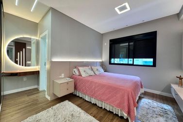 Apartamento &agrave; venda - 165m&sup2; - Meia Praia