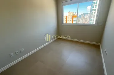 Apartamento &agrave; venda - 185m&sup2; - Meia Praia