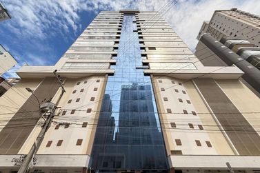 Apartamento &agrave; venda - 198m&sup2; - Meia Praia