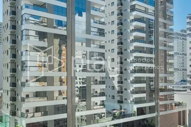 Apartamento &agrave; venda - 132m&sup2; - Meia Praia