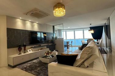 Apartamento &agrave; venda - 229m&sup2; - Meia Praia