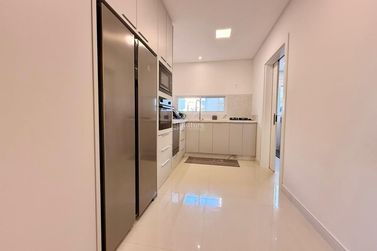 Apartamento &agrave; venda - 180m&sup2; - Meia Praia