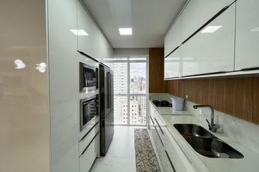 Apartamento &agrave; venda - 161m&sup2; - Meia Praia