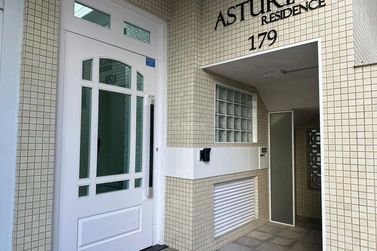 Apartamento &agrave; venda - 137m&sup2; - Meia Praia