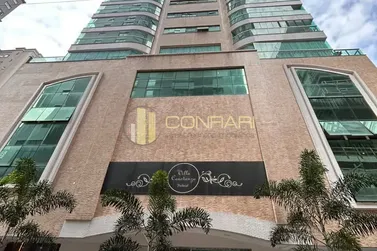 Apartamento &agrave; venda - 130m&sup2; - Meia Praia