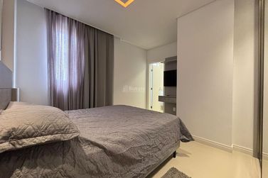 Apartamento &agrave; venda - 130m&sup2; - Meia Praia