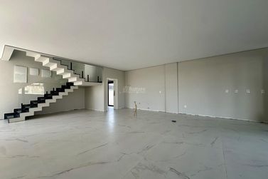 Casa &agrave; venda - 354m&sup2; - 