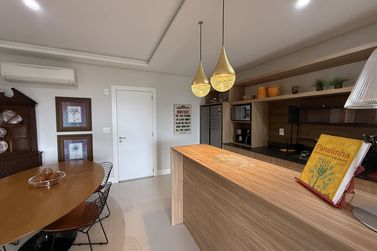 Apartamento &agrave; venda - 98000m&sup2; - Meia Praia