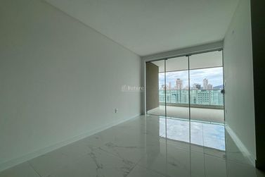 Apartamento &agrave; venda - 159m&sup2; - Meia Praia