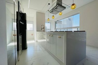 Apartamento &agrave; venda - 117m&sup2; - Meia Praia