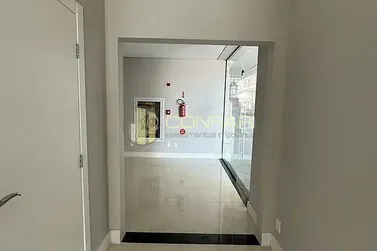 Sala Comercial &agrave; venda - 120m&sup2; - Meia Praia