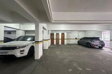 Apartamento &agrave; venda - 107m&sup2; - Meia Praia