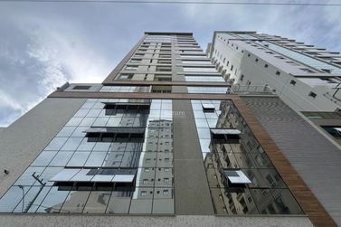 Apartamento &agrave; venda - 132m&sup2; - Meia Praia