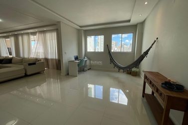 Apartamento &agrave; venda - 228m&sup2; - Meia Praia