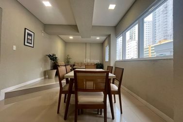 Apartamento &agrave; venda - 118m&sup2; - Meia Praia