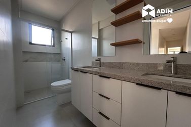 Apartamento para alugar - 125m&sup2; - Meia Praia