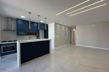 Apartamento &agrave; venda - 125m&sup2; - Meia Praia