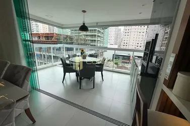 Apartamento &agrave; venda - 136m&sup2; - Meia Praia