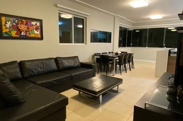 Apartamento &agrave; venda - 107m&sup2; - Meia Praia