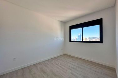 Apartamento &agrave; venda - 198m&sup2; - Meia Praia